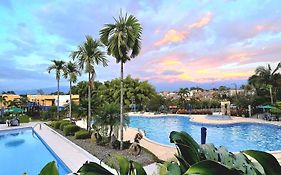 Apartamento Privado Vacacional a 5m del Aeropuerto, 20 minutos del Parque del Cafe y Centro de Armenia con 4 Piscinas, 3 Jacuzzi, Sauna By Molca Xperiences 3H